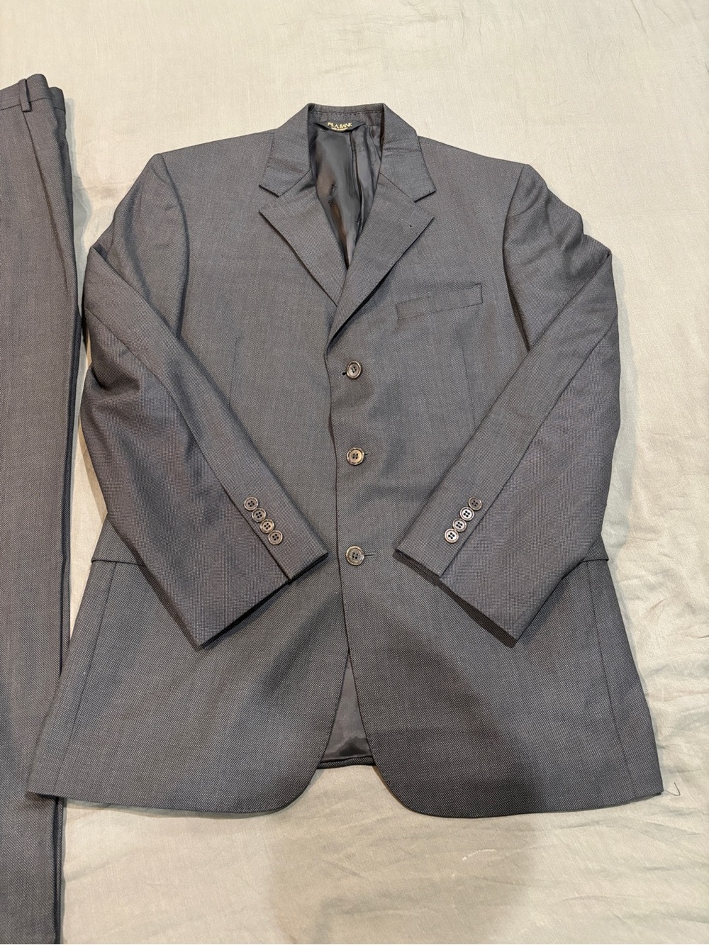 Jos. A. Bank Men's 42R Charcoal Gray Suit - Picture 4 of 14